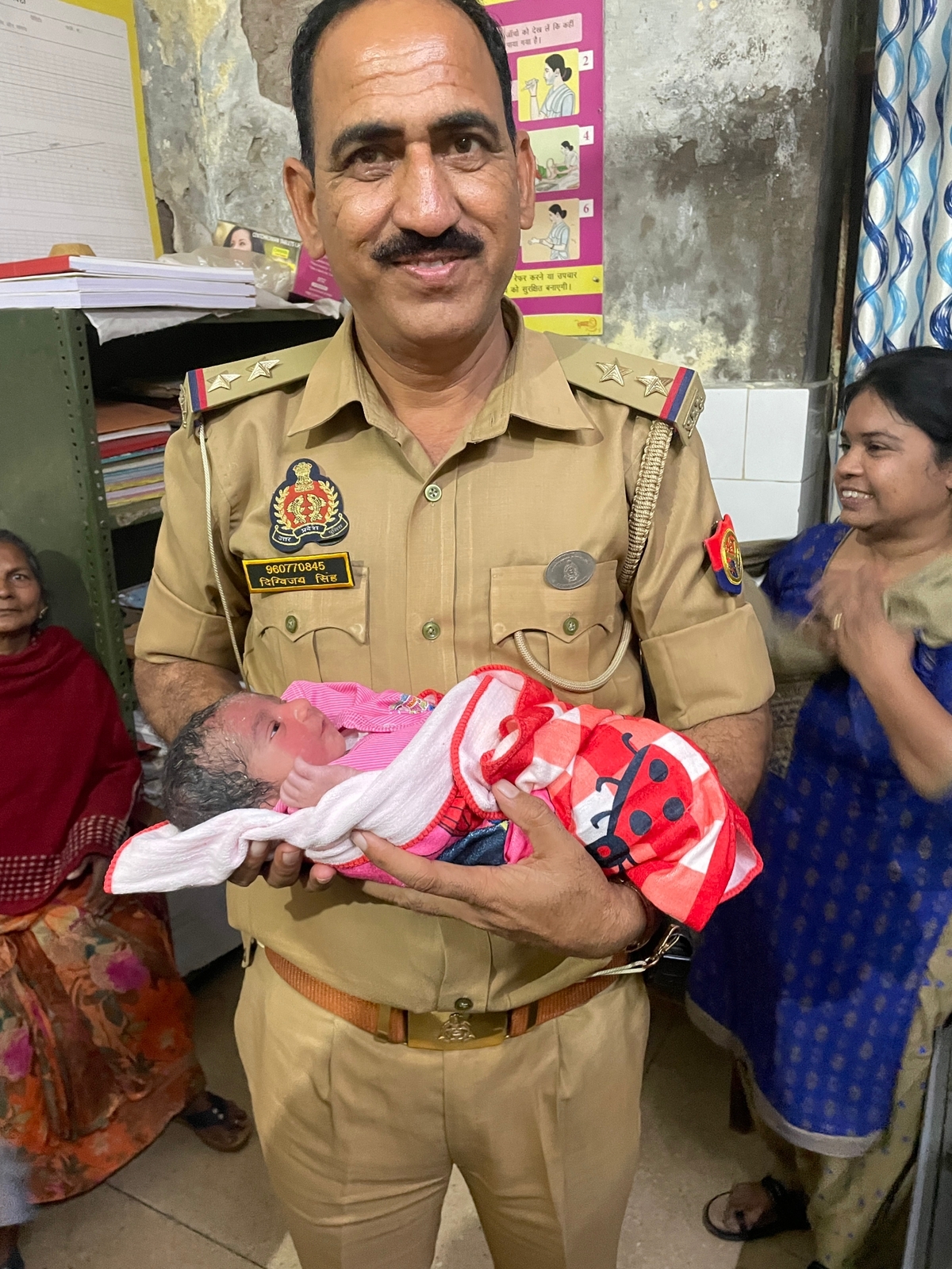 गेहूं के खेत में पड़ा मिला नवजात शिशु