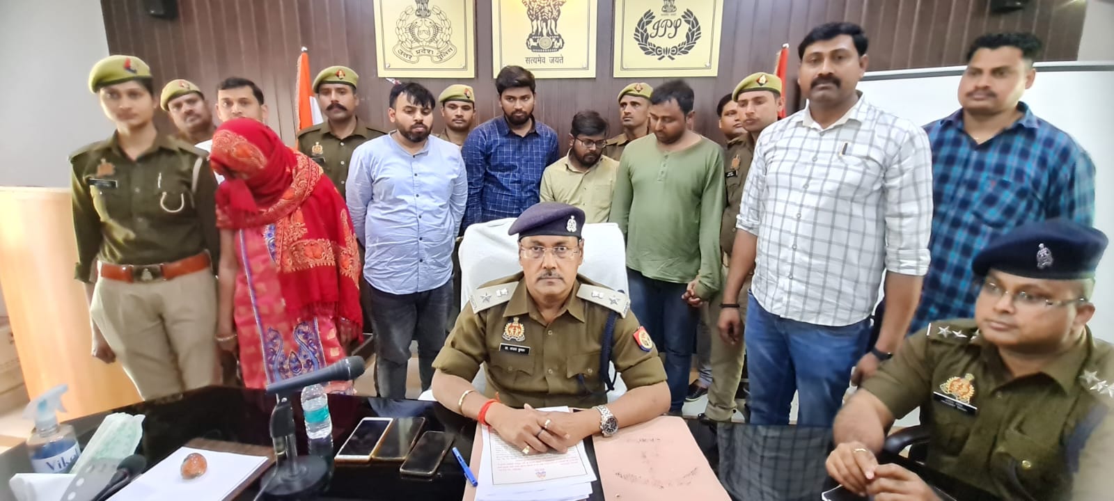 अन्तराज्यीय बैंक फ्राड गिरोह के पांच सदस्य गिरफ्तार, लाखों की बरामदगी