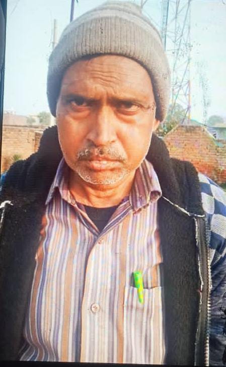 अनियंत्रित टैंपो पलटने से एक की मौत चार घायल