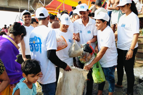 गंगा तट पर स्वच्छता अभियान चलाकर किया गया जागरुक