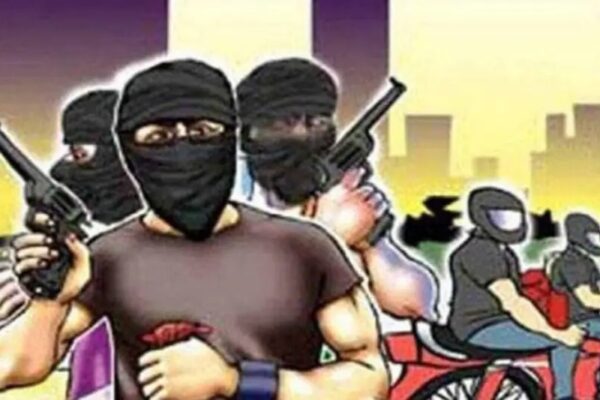 ग्राहक सेवा केंद्र संचालक से 3.35 लाख रुपये लूट