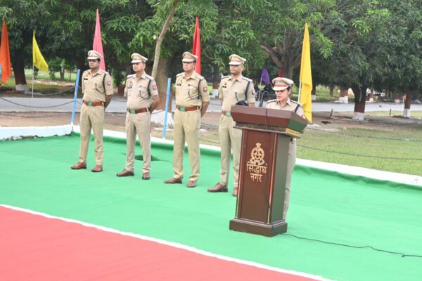 वीर शहीद पुलिसकर्मियों को श्रद्धासुमन अर्पित कर दी गई भावभीनी श्रद्धांजलि
