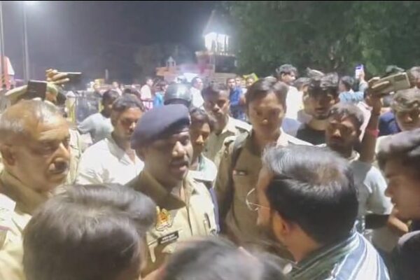 तेज रफ्तार कार ने दो बच्चों को मारी टक्कर, हुई दर्दनाक मौत