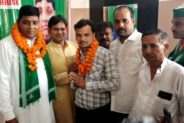 राष्ट्रीय लोकदल के जिलाध्यक्ष अजीत पटेल व महिला मोर्चा की बनी रीता सिंह