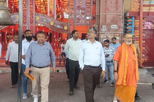 पर्यटन को बढ़ावा देने के लिए नीब करोरी धाम का डीएम ने किया निरीक्षण