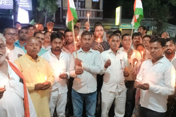 पहलगाम में हुए हिंदुओं पर हमले को लेकर भाजपाइयों ने निकाला कैंडिल मार्च