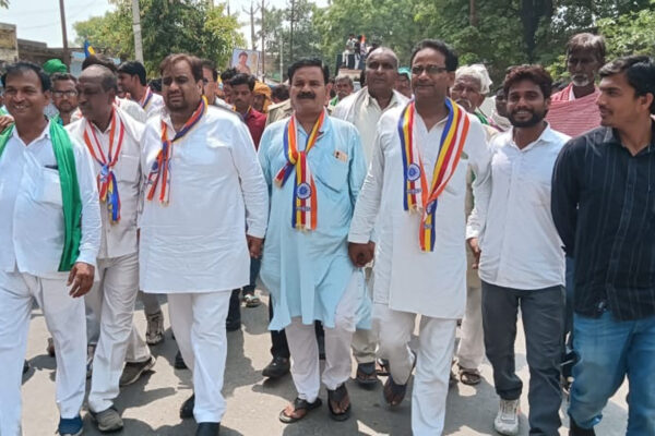 बौद्ध धर्म के अनुयायियों ने महात्मा बुद्ध समेत कई महापुरुषों की निकाली झांकियां