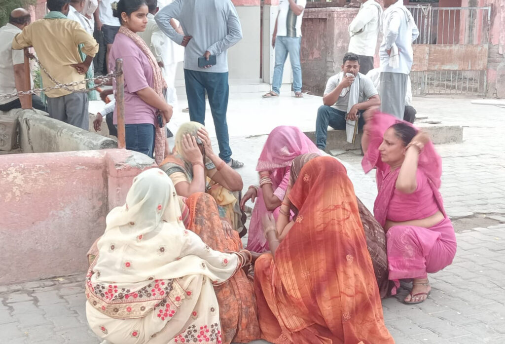 बुलौरो की टक्कर से महिला की मौत, पति घायल
