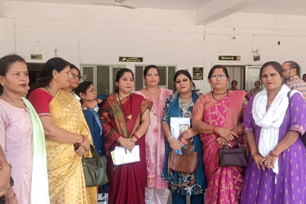 पांचाल घाट पुल की मरम्मत न हुई तो महिला व्यापार मण्डल करेगा आंदोलन
