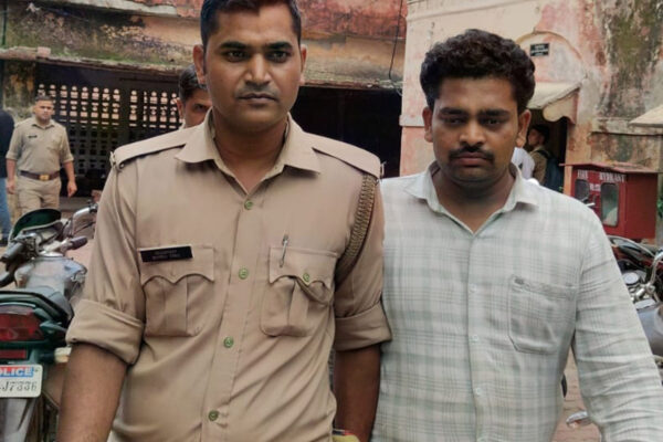 आत्महत्या के मामले में सांसद प्रतिनिधि व सिपाही गये जेल