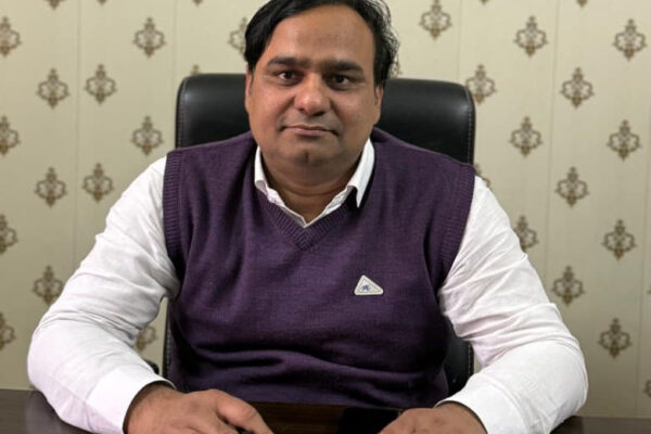 डॉ सुनील यादव